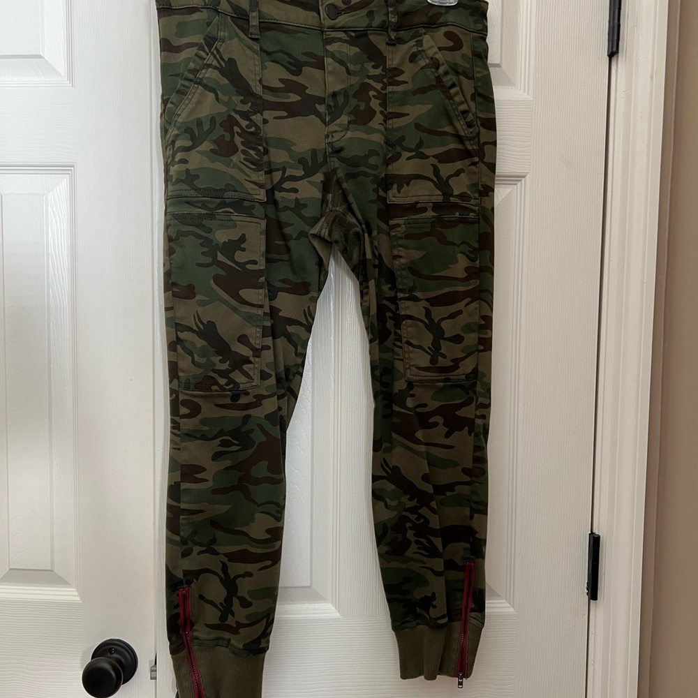 Level 99 camouflage pants Size 30. Cuffed hem with red zipper